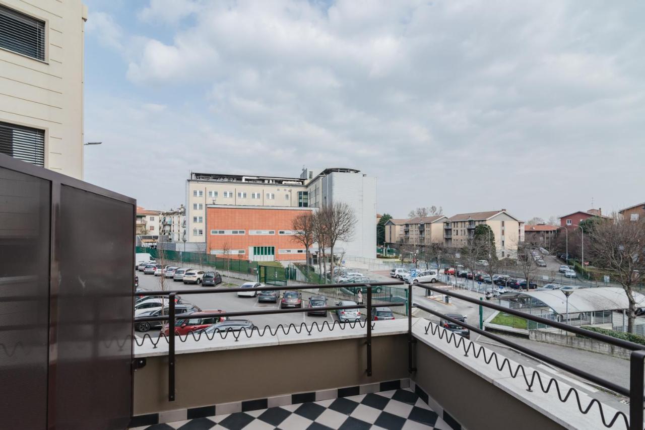 Pavia Tower - By Host4U Apartment Exterior photo