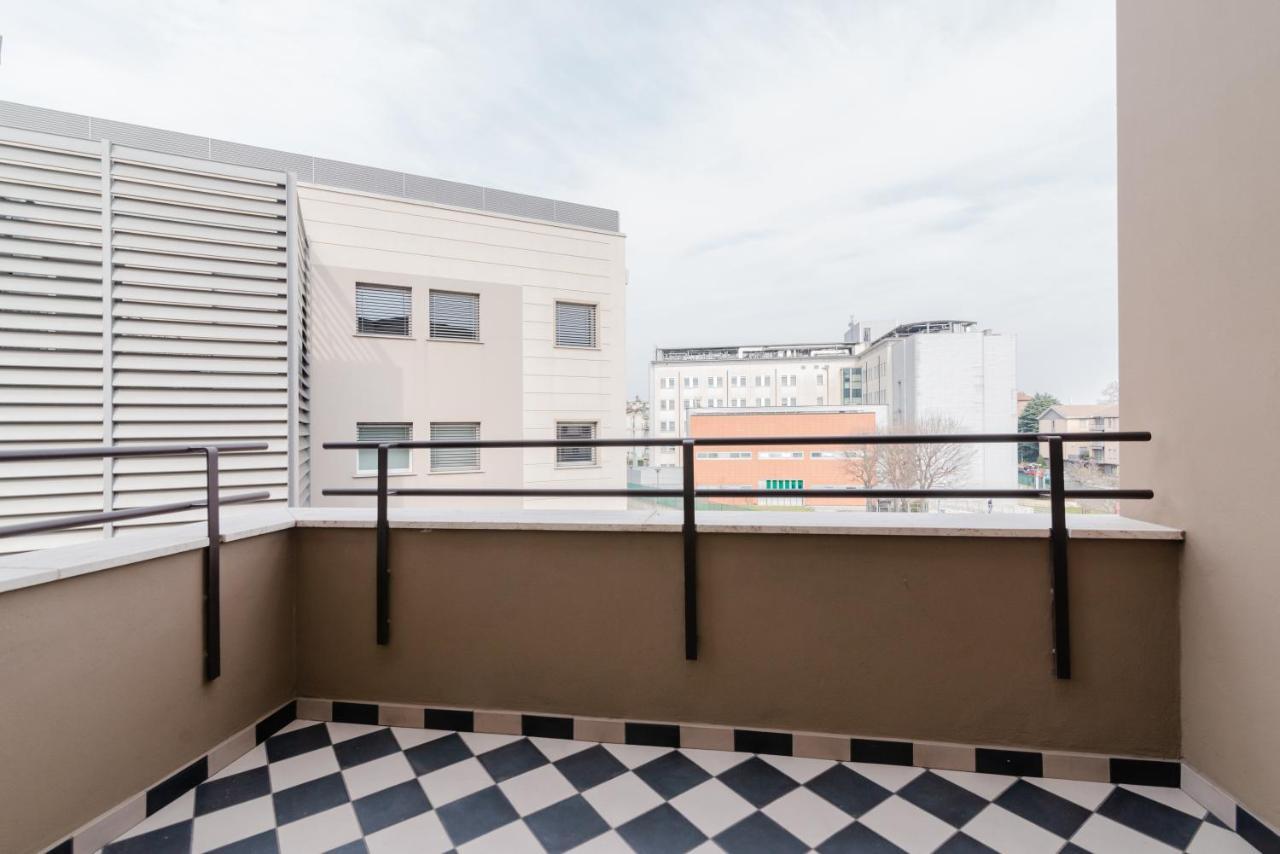 Pavia Tower - By Host4U Apartment Exterior photo