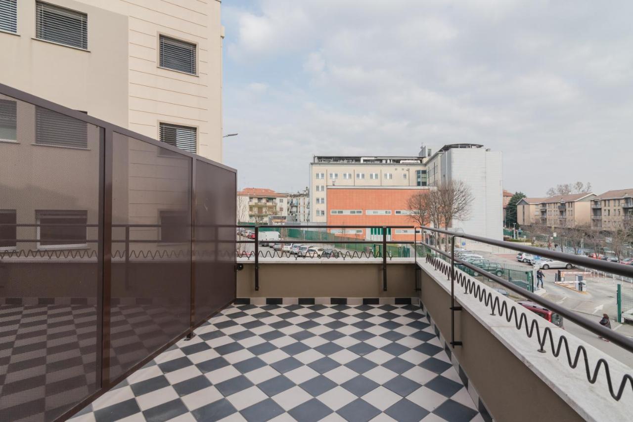 Pavia Tower - By Host4U Apartment Exterior photo