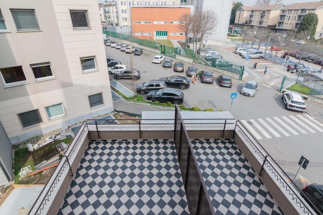 Pavia Tower - By Host4U Apartment Exterior photo